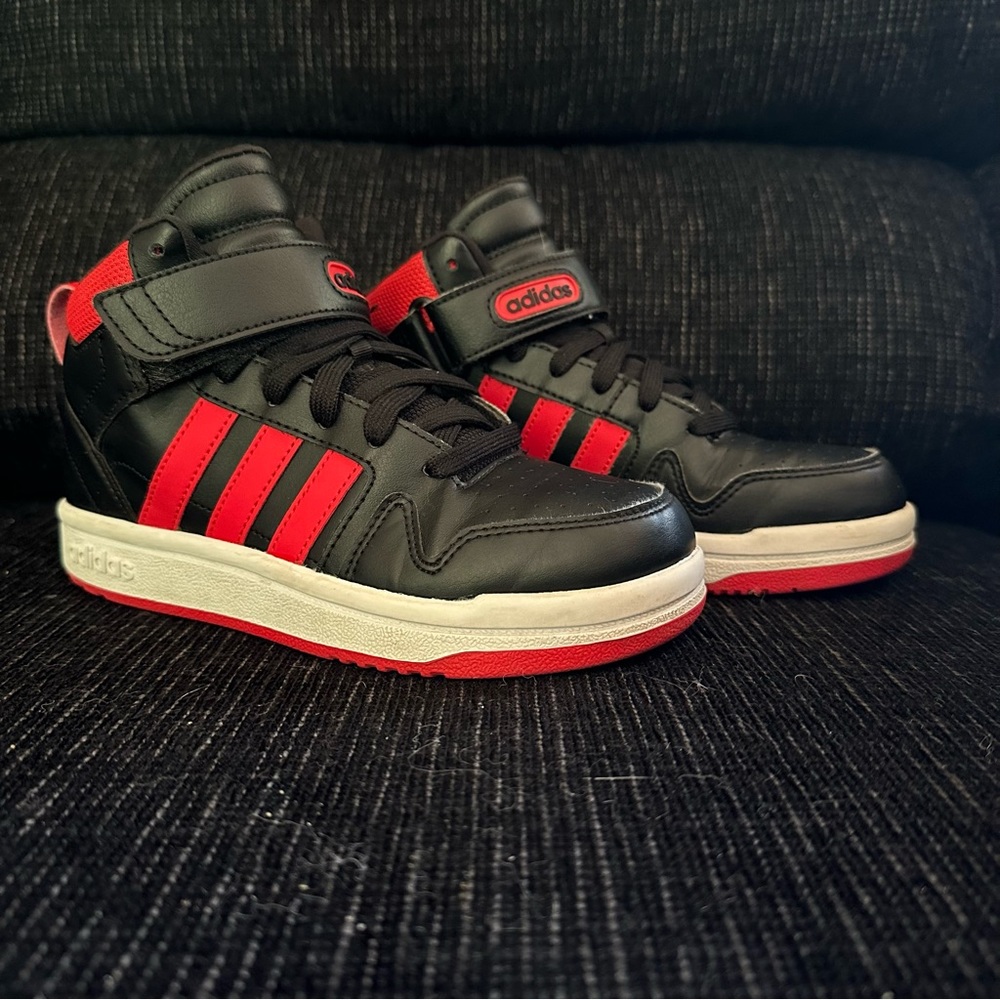 Boys’ ADIDAS Post Move Mid Sneaker